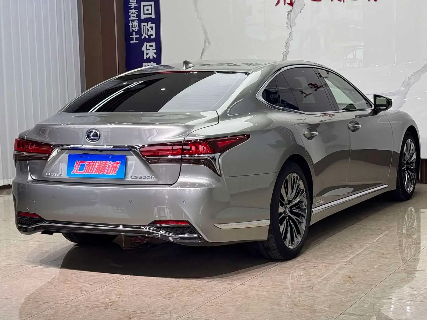 Lexus LS 2020 — Photo 6/20