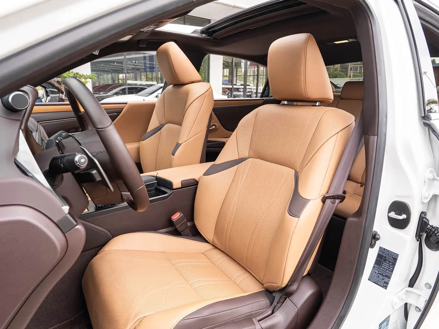 Lexus ES 2021 — Photo 11/20