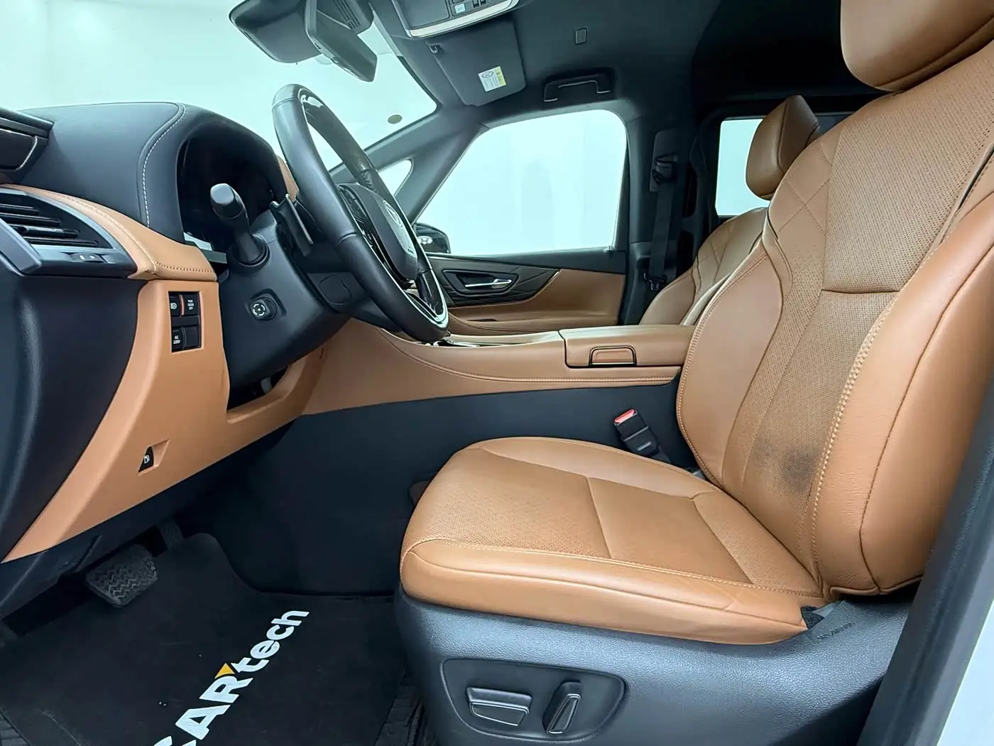 Toyota Alphard 2023 — Photo 9/20