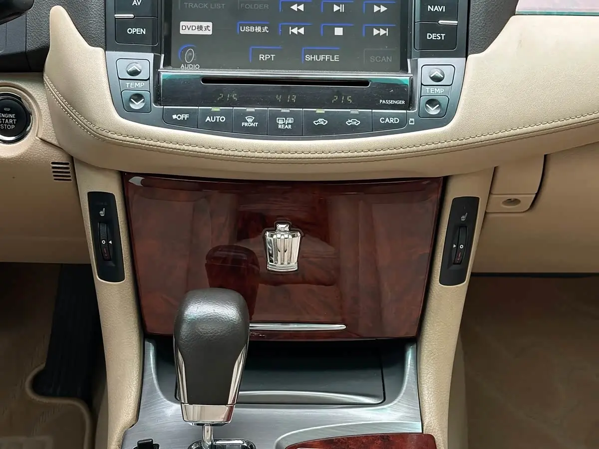 Toyota Crown 2013 — Şəkil 14/16