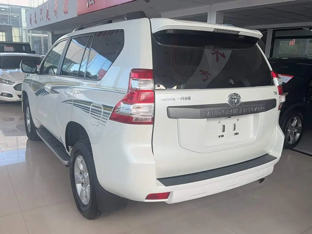 Toyota Prado 2015 — Photo 12/17