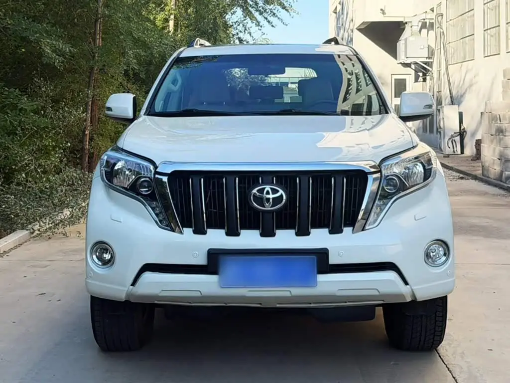 Toyota Prado 2015 — Photo 7/17