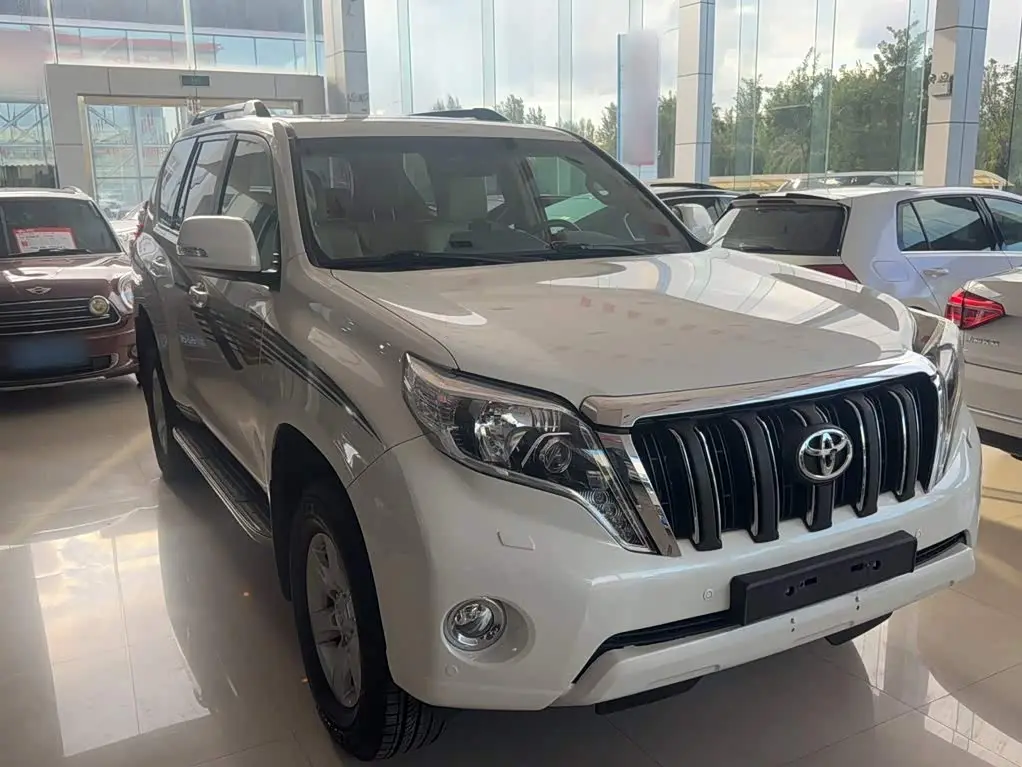 Toyota Prado 2015 — Photo 9/17
