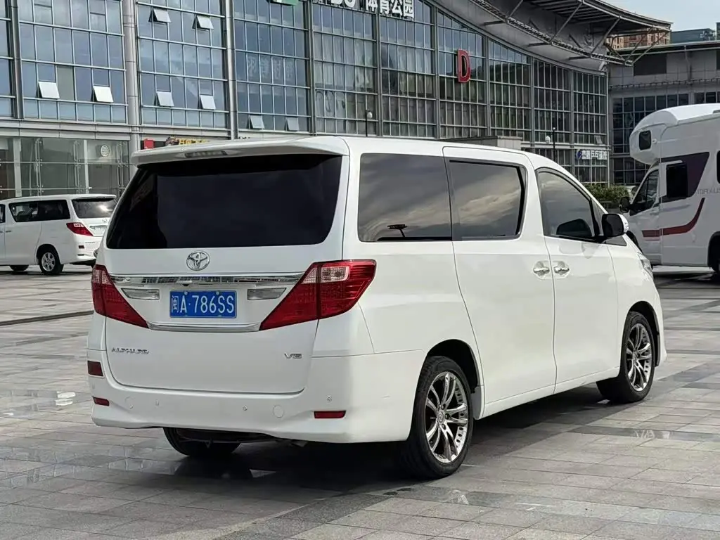 Toyota Alphard 2014 — Photo 5/18