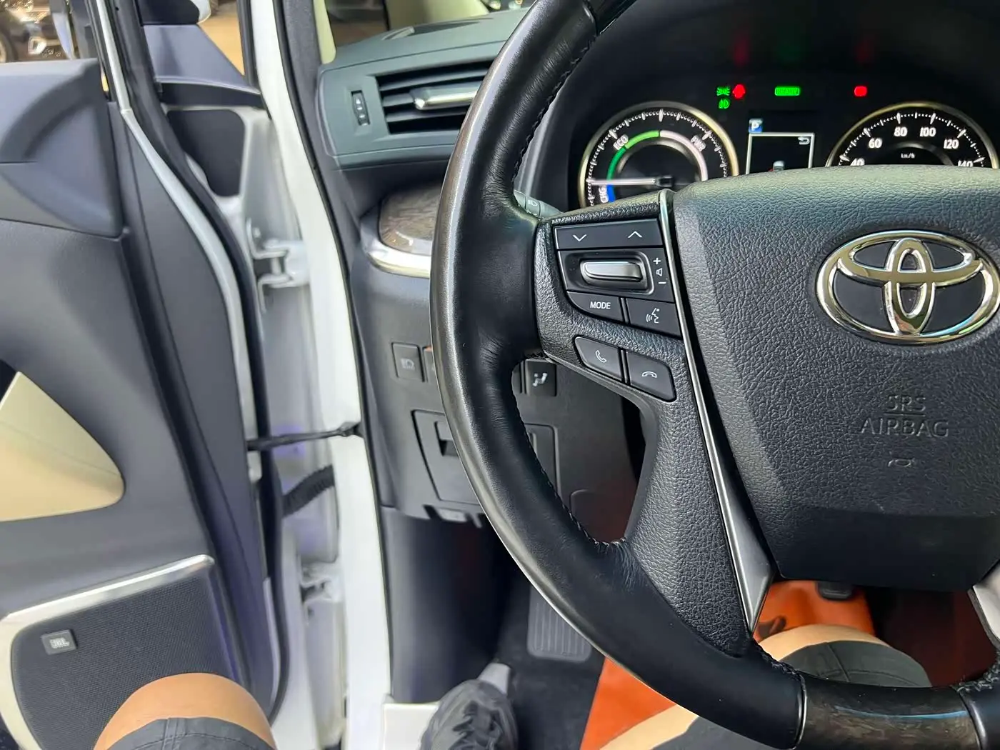 Toyota Alphard 2022 — Photo 19/20