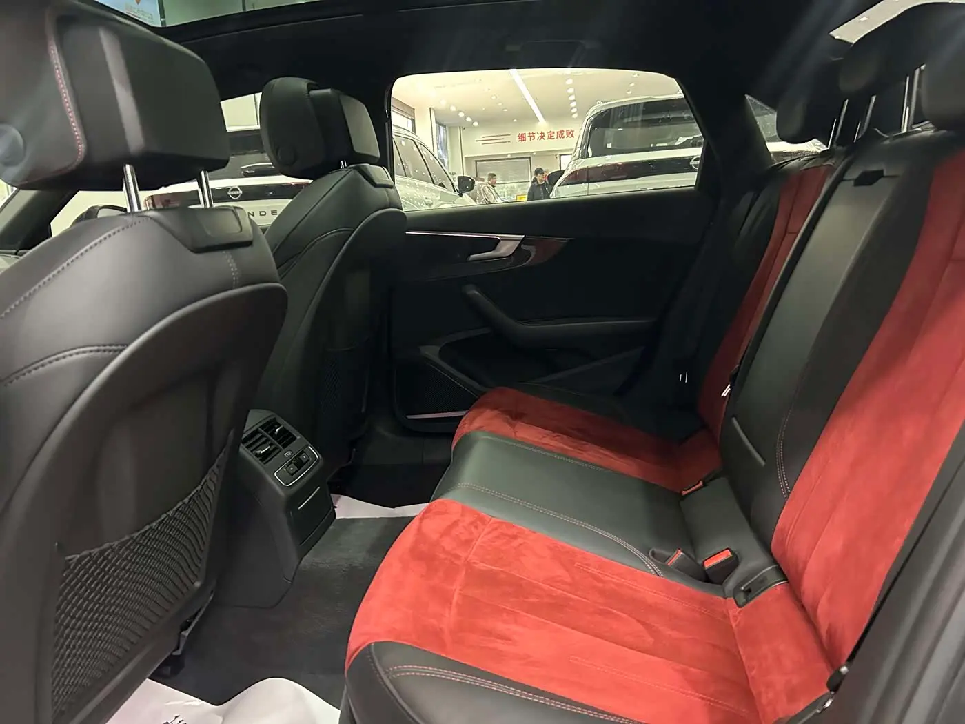Audi A4L 2020 — Photo 4/14