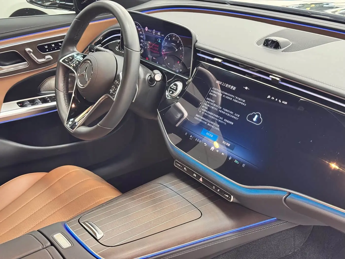 Mercedes-Benz E-Class 2024 — Photo 18/20