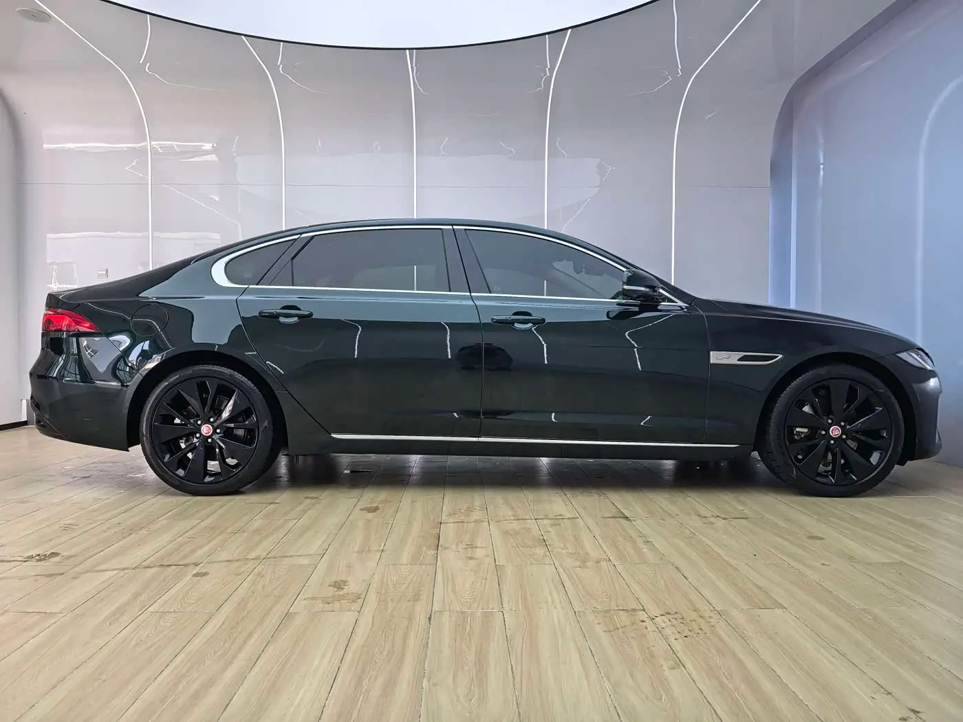 Jaguar XFL 2025 — Photo 12/20