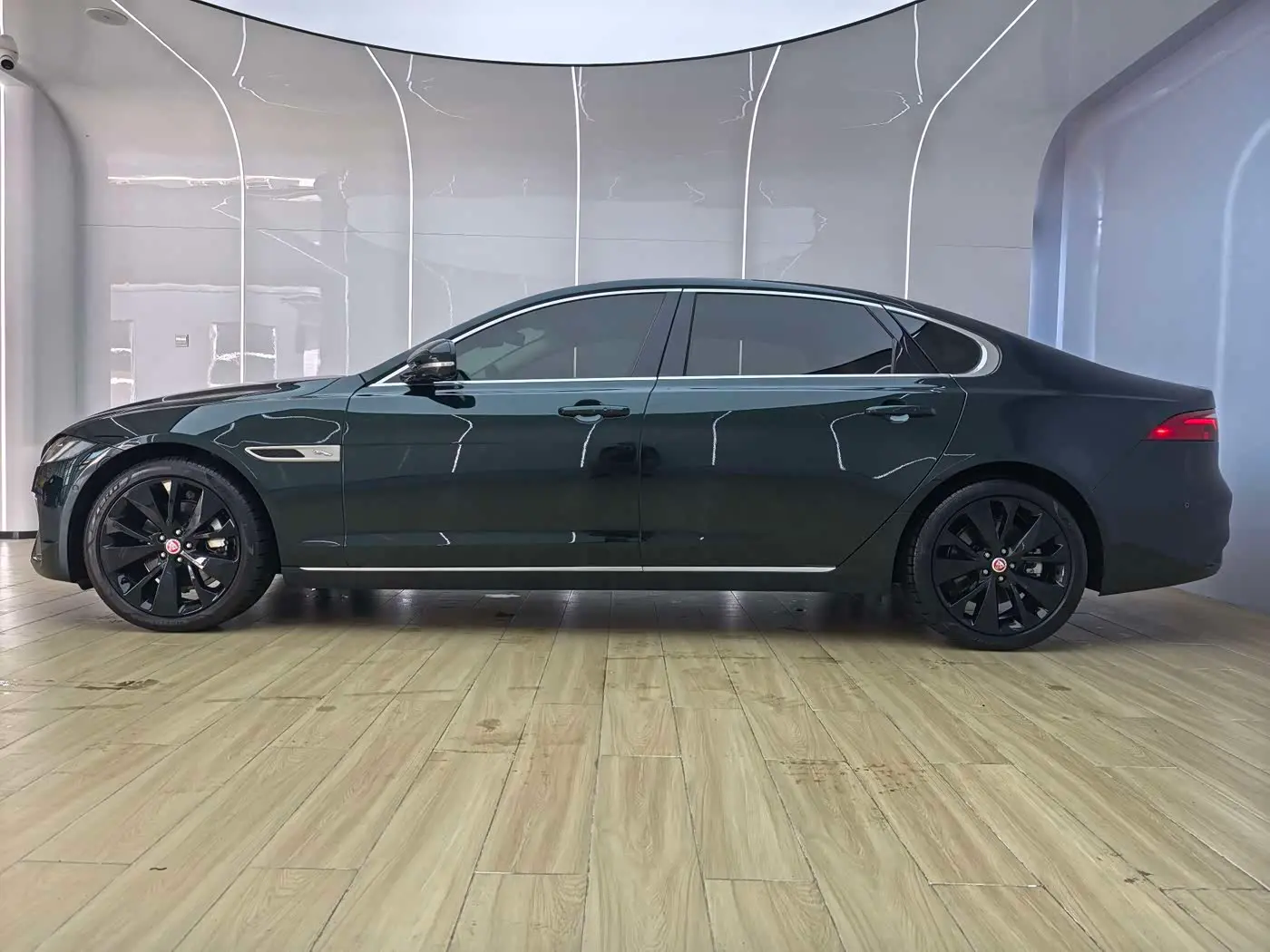 Jaguar XFL 2025 — Photo 13/20