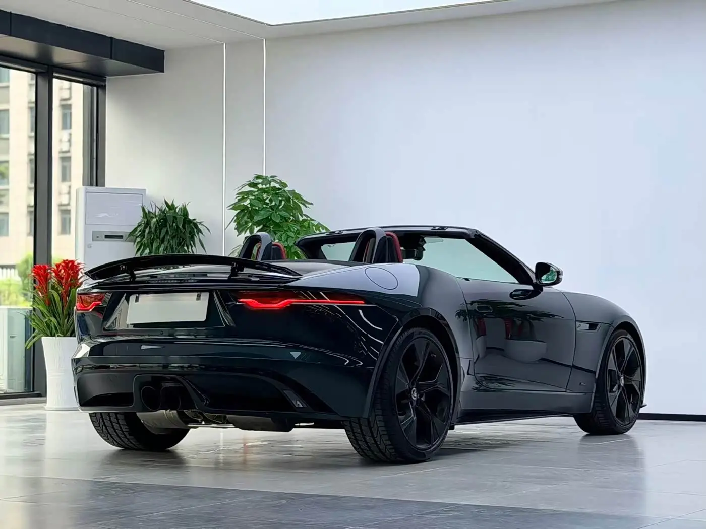 Jaguar F-TYPE 2024 — Şəkil 3/16
