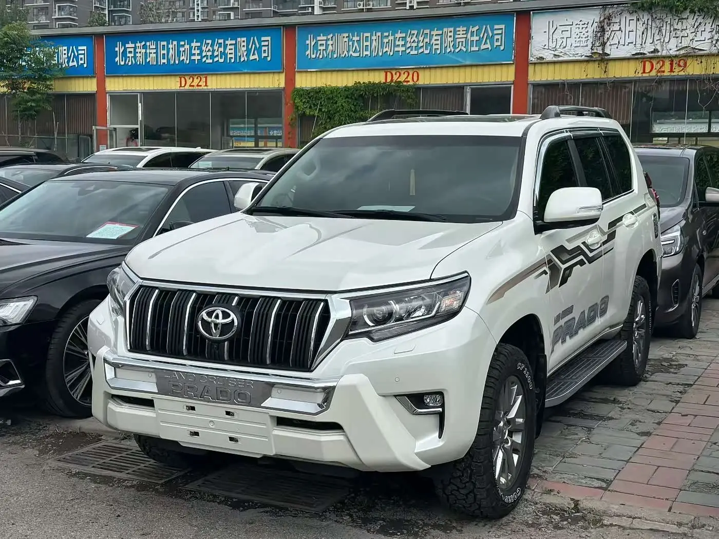 Toyota Prado 2018 — Photo 1/9
