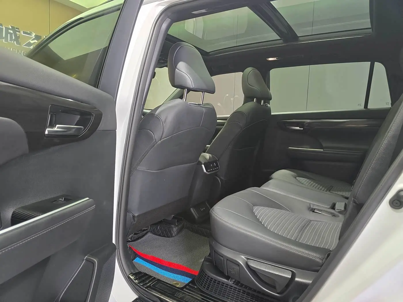 Toyota Crown Kluger 2024 — Photo 11/16