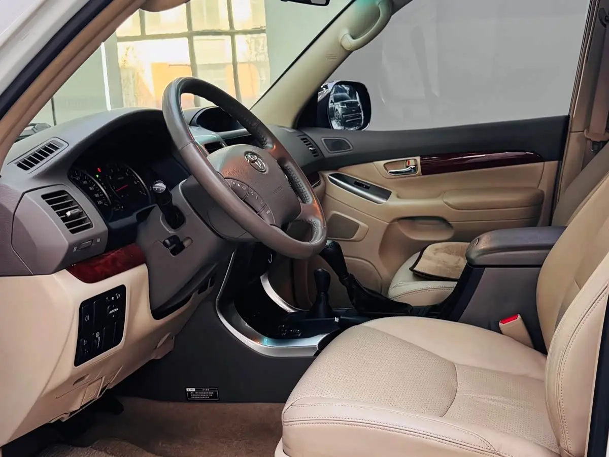 Toyota Prado 2010 — Photo 6/20