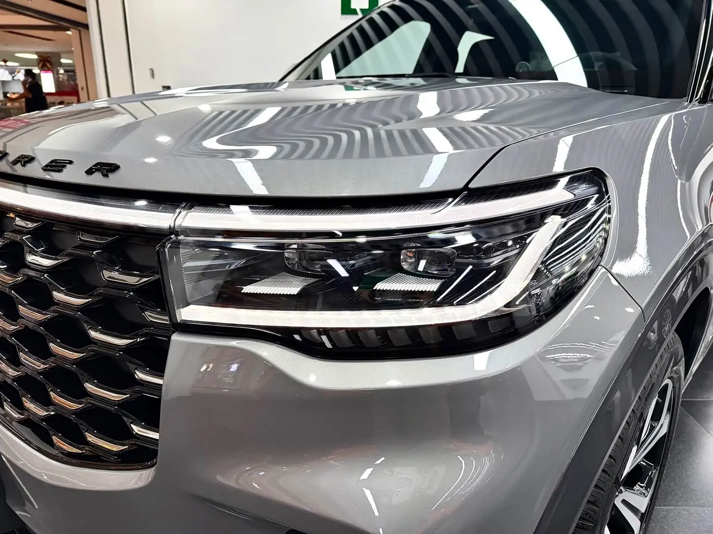 Ford Explorer 2023 — Фото 15/16