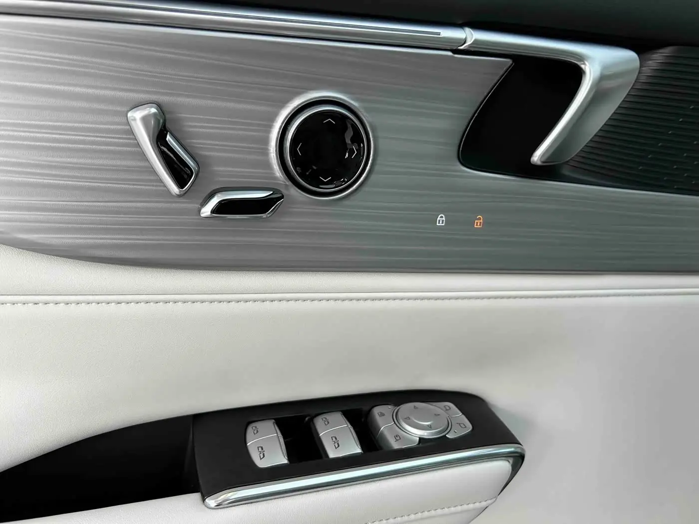Buick GL8 New Energy 2025 — Photo 8/20