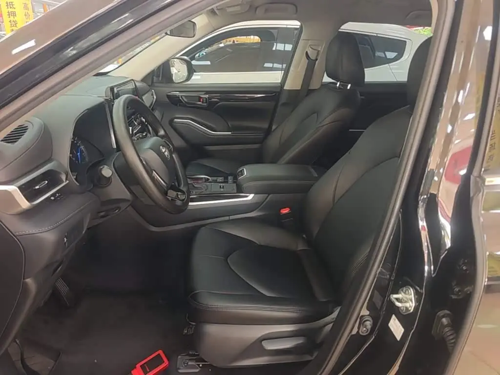 Toyota Highlander 2024 — Photo 15/20