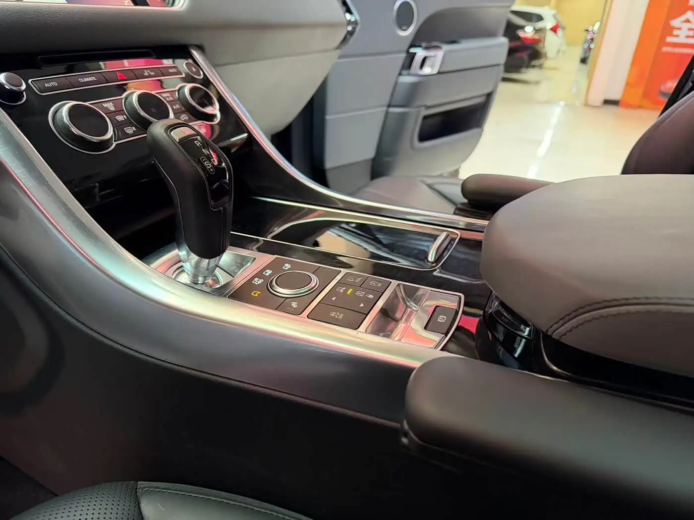 Land Rover Range Rover Sport 2015 — Photo 17/18
