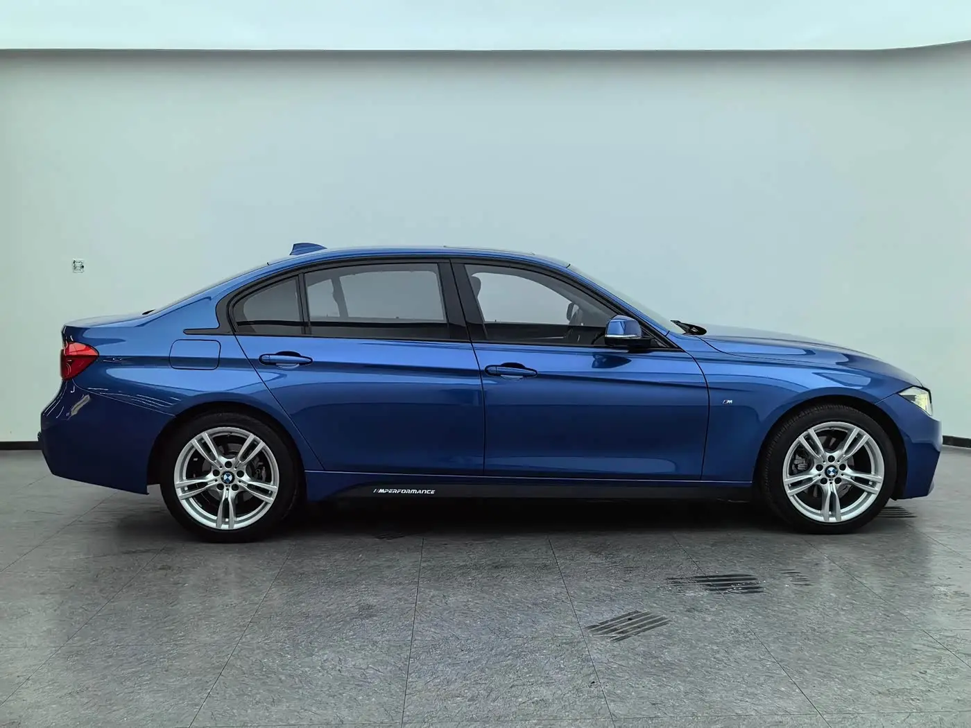 BMW 3 Series 2017 — Фото 10/20