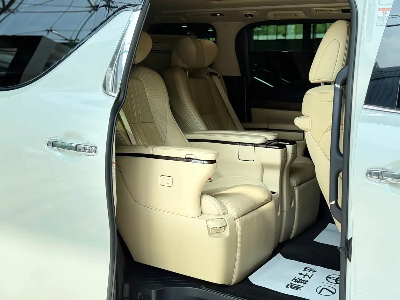 Toyota Vellfire 2021 — Photo 12/20