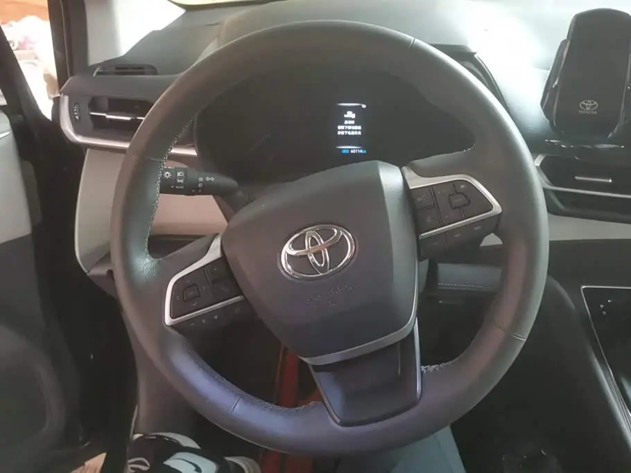 Toyota Granvia 2024 — Photo 15/16