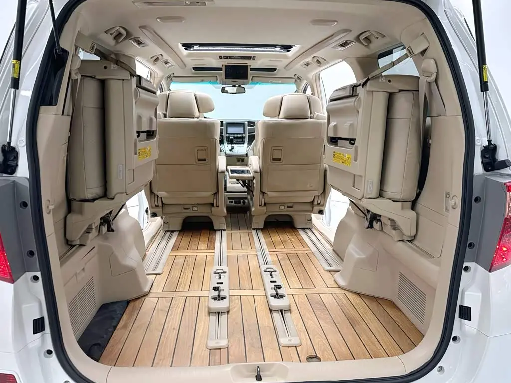 Toyota Alphard 2014 — Photo 17/20
