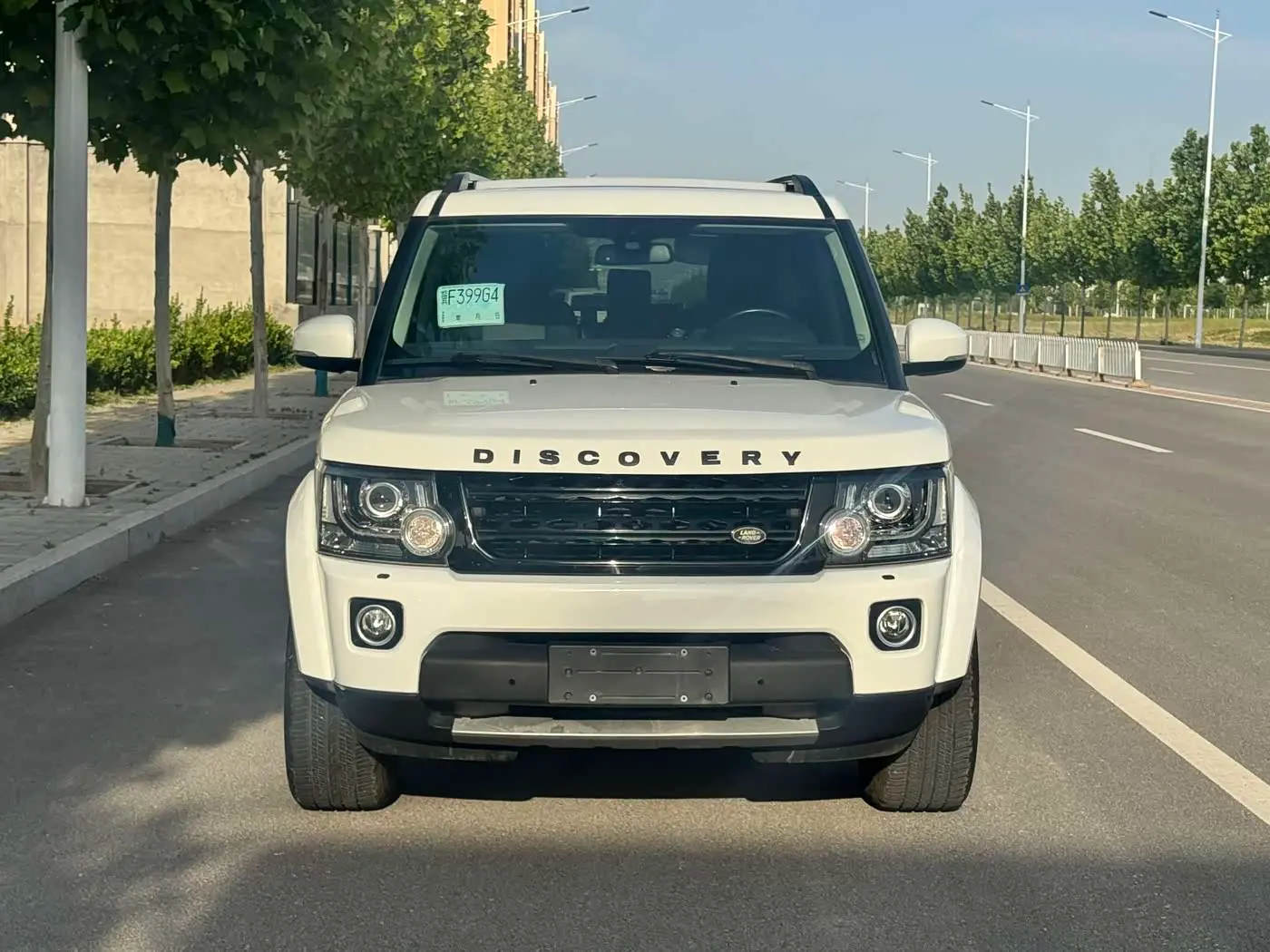 Land Rover Discovery 2015 — Photo 2/9