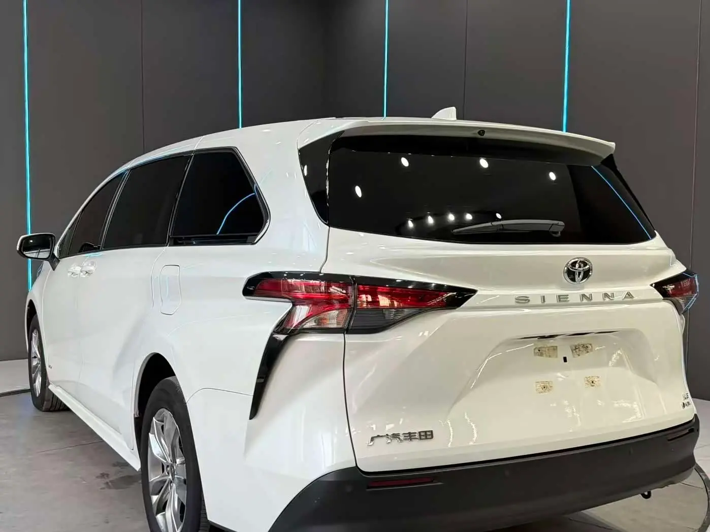 Toyota Sienna 2024 — Şəkil 6/12