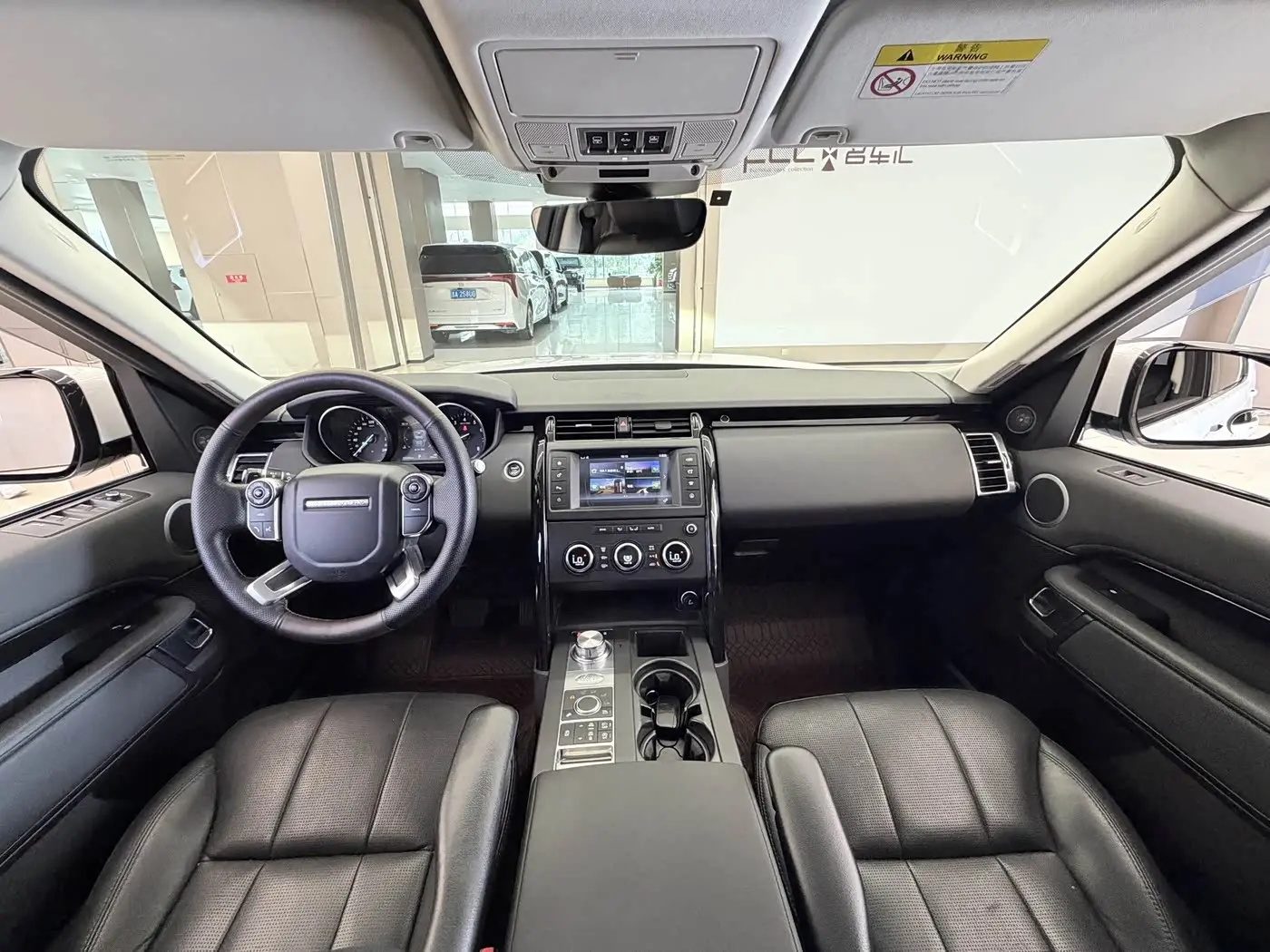 Land Rover Discovery 2017 — Фото 11/20