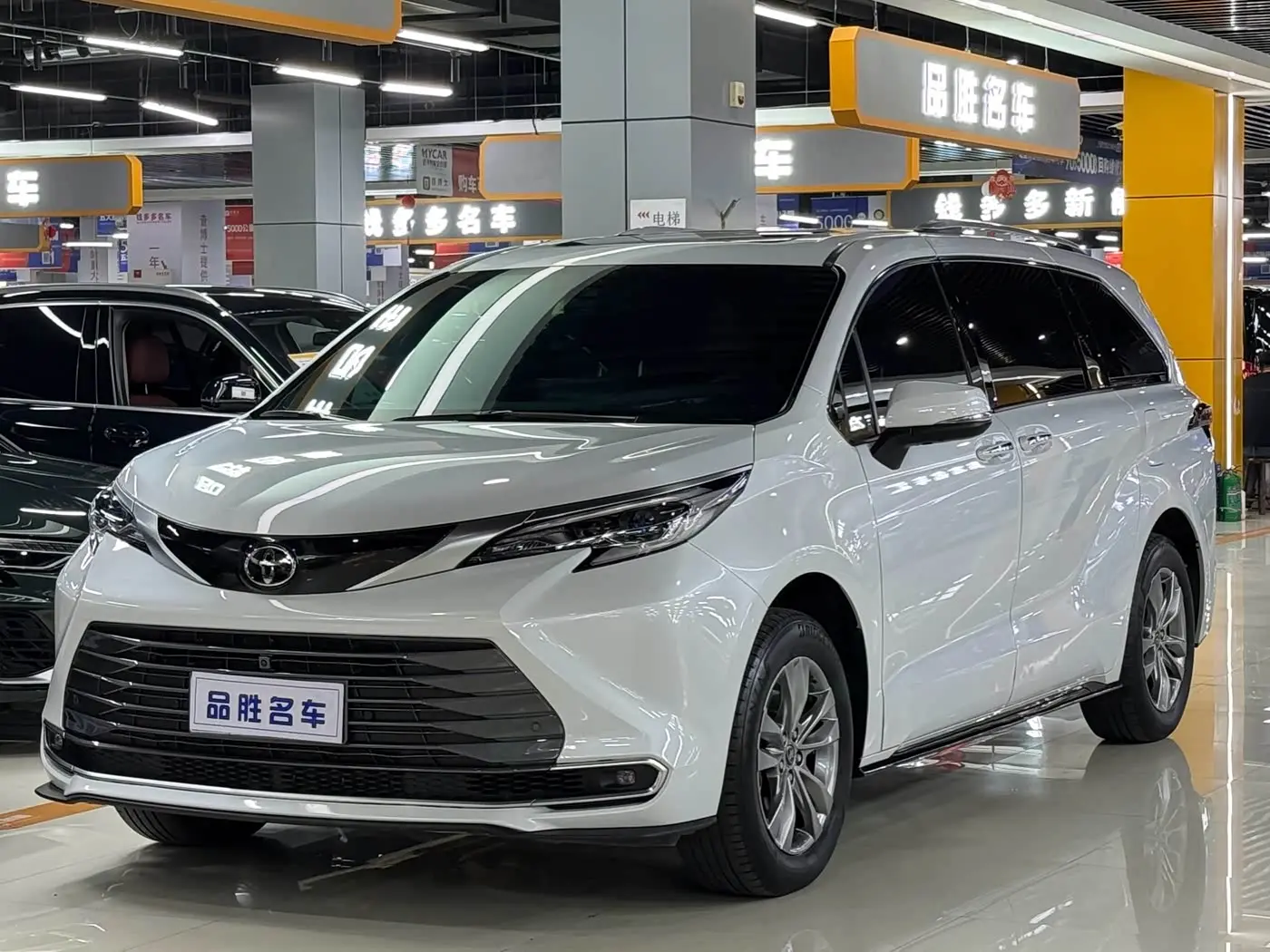 Toyota Sienna 2025 — Photo 1/20