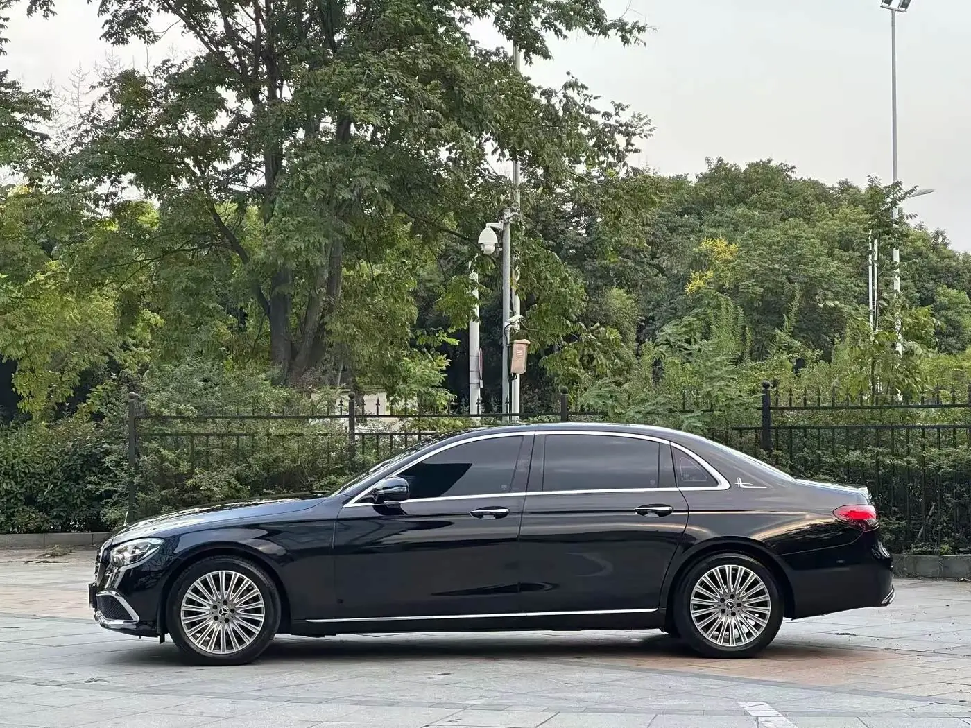 Mercedes-Benz E-Class 2021 — Photo 8/9