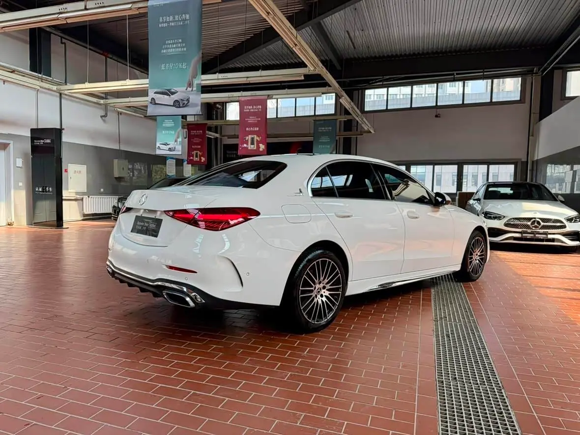 Mercedes-Benz C-Class 2024 — Photo 8/9