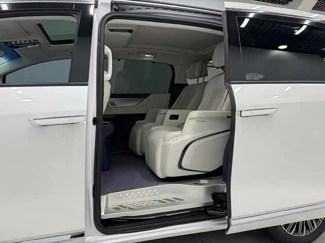 Buick GL8 New Energy 2025 — Photo 8/12