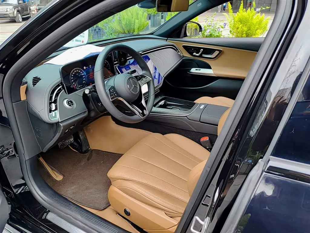 Mercedes-Benz E-Class 2025 — Photo 7/10