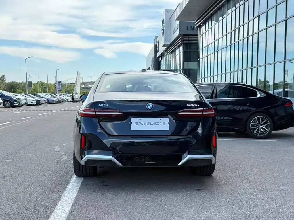 BMW 5 Series 2025 — Photo 15/19