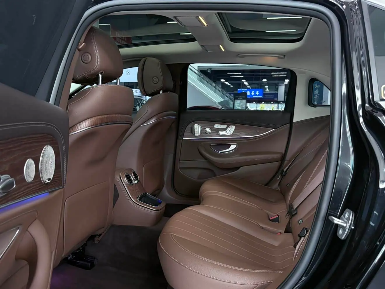 Mercedes-Benz E-Class 2023 — Photo 12/12