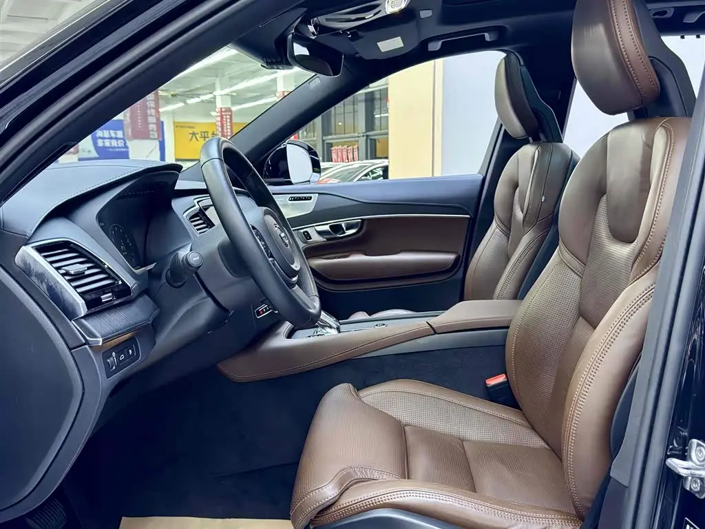 Volvo XC90 Plug-in Hybrid 2022 — Фото 8/16