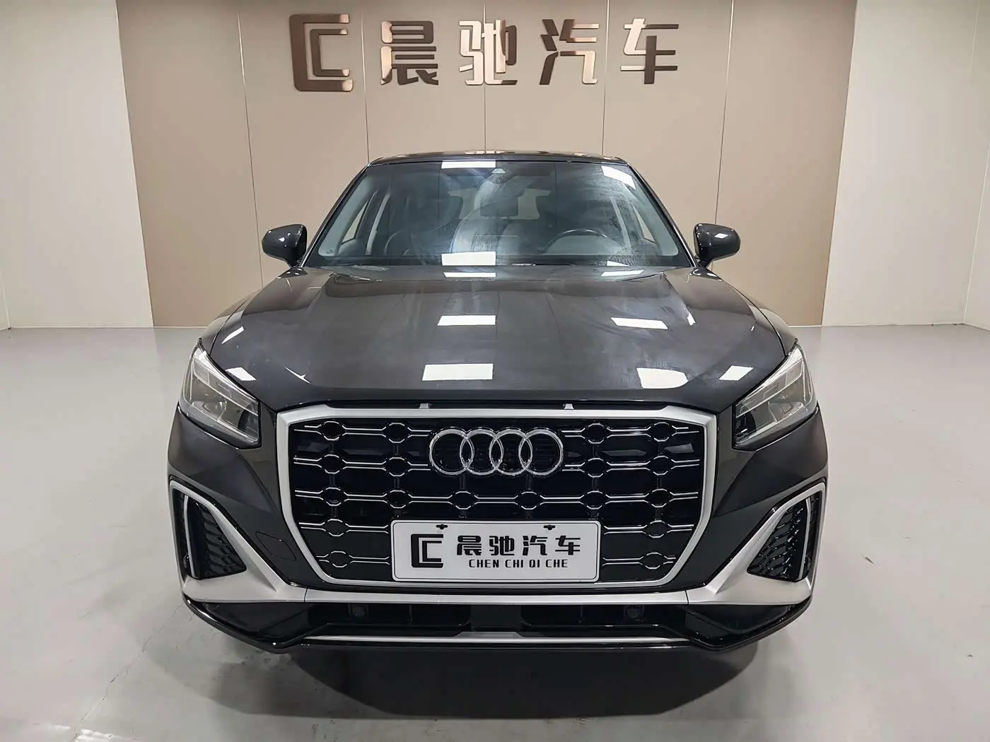 Audi Q2L 2023 — Photo 2/18