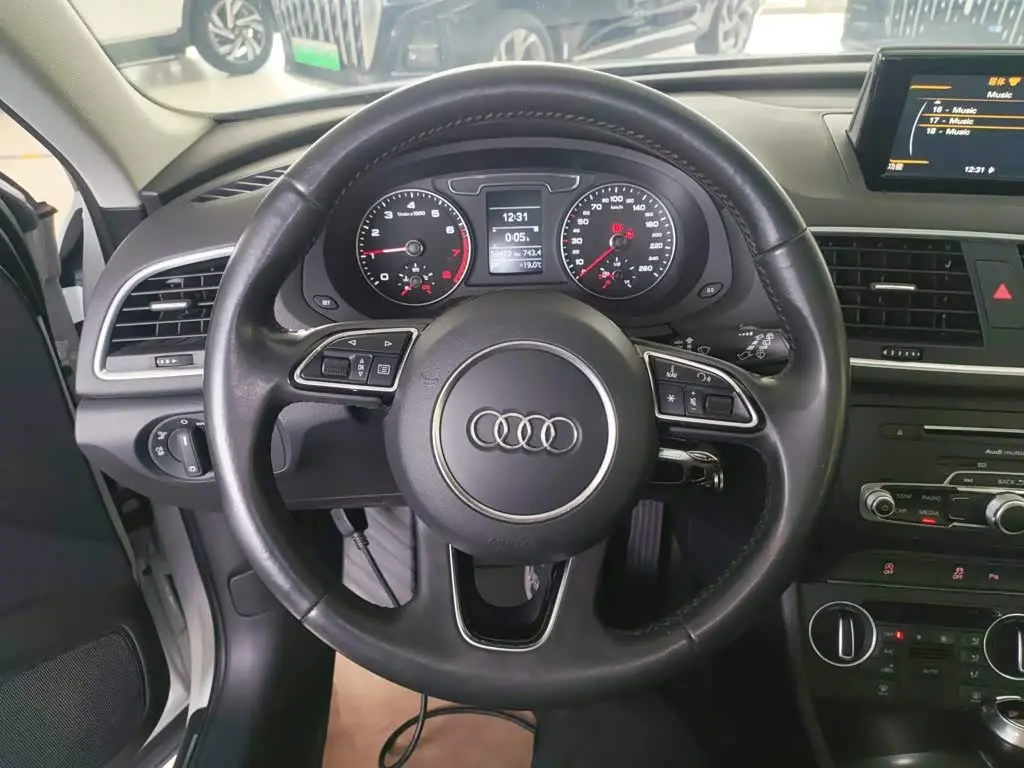 Audi Q3 2019 — Şəkil 7/20