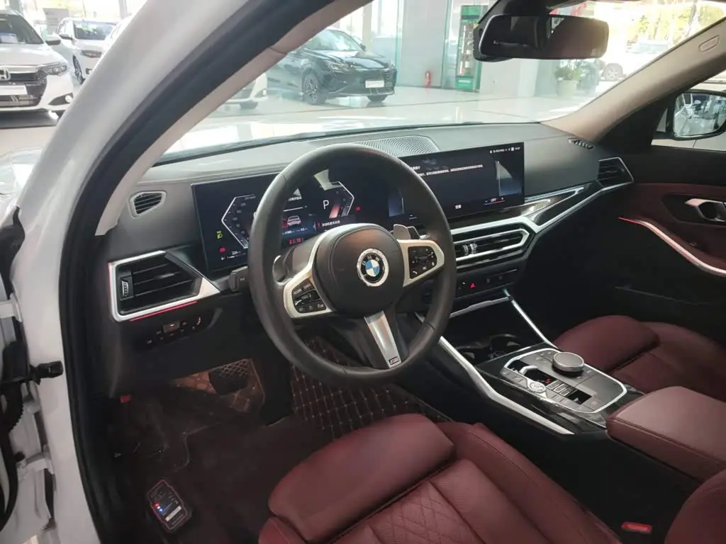 BMW 3 Series 2023 — Фото 10/20