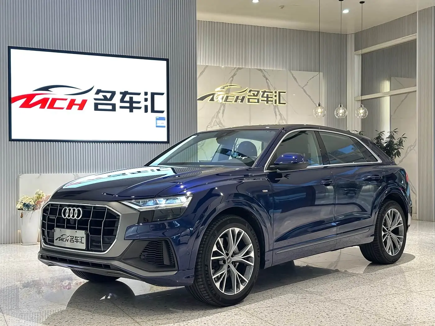 Audi Q8 2021 — Photo 1/15