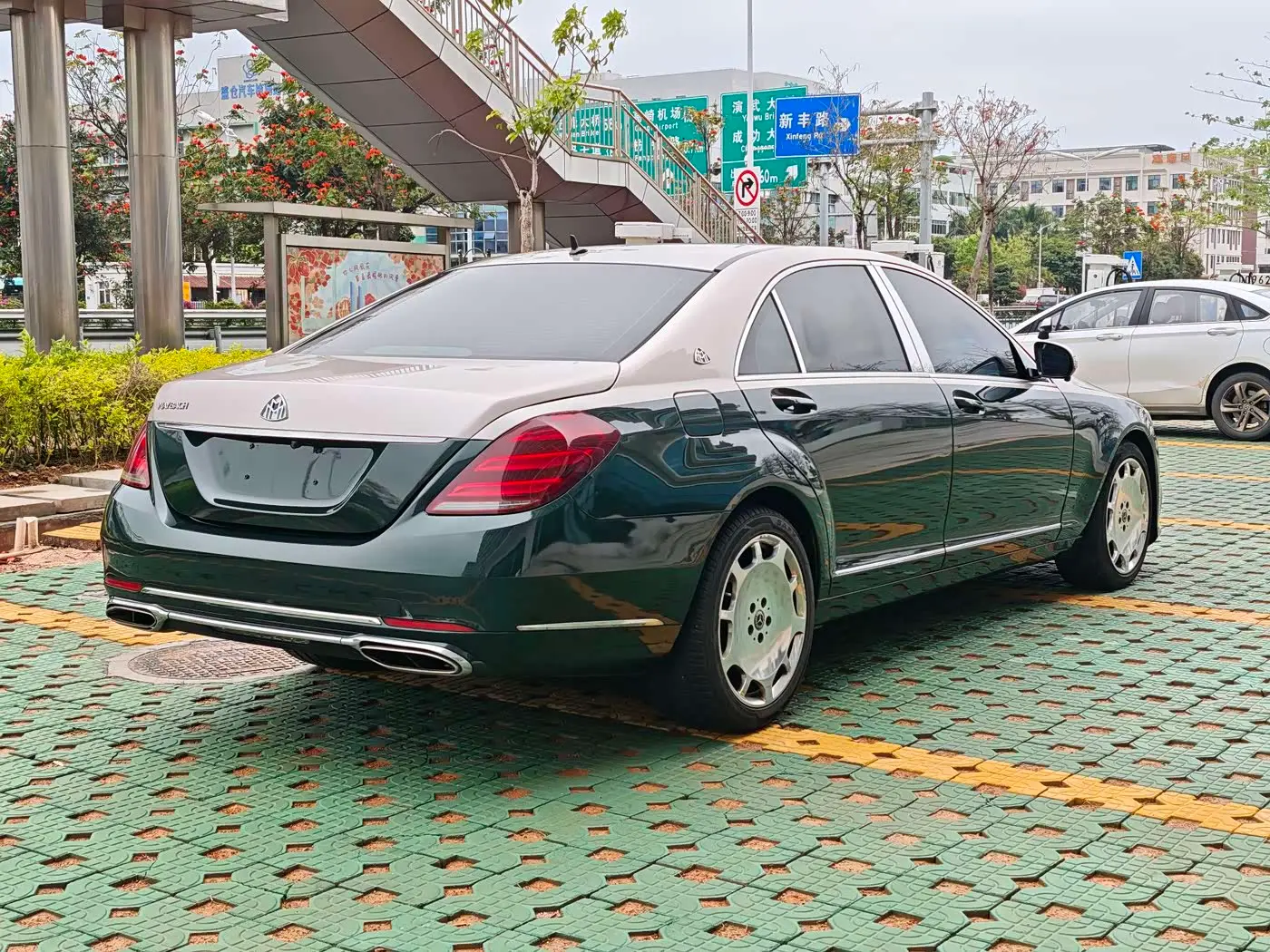 Mercedes-Benz S-Class 2011 — Photo 7/18