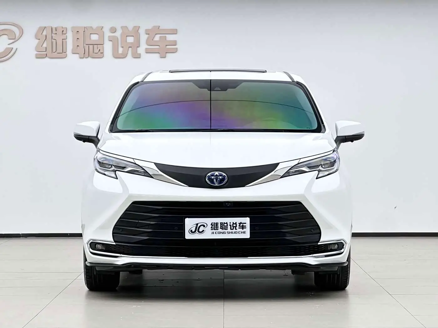 Toyota Sienna 2023 — Фото 2/17