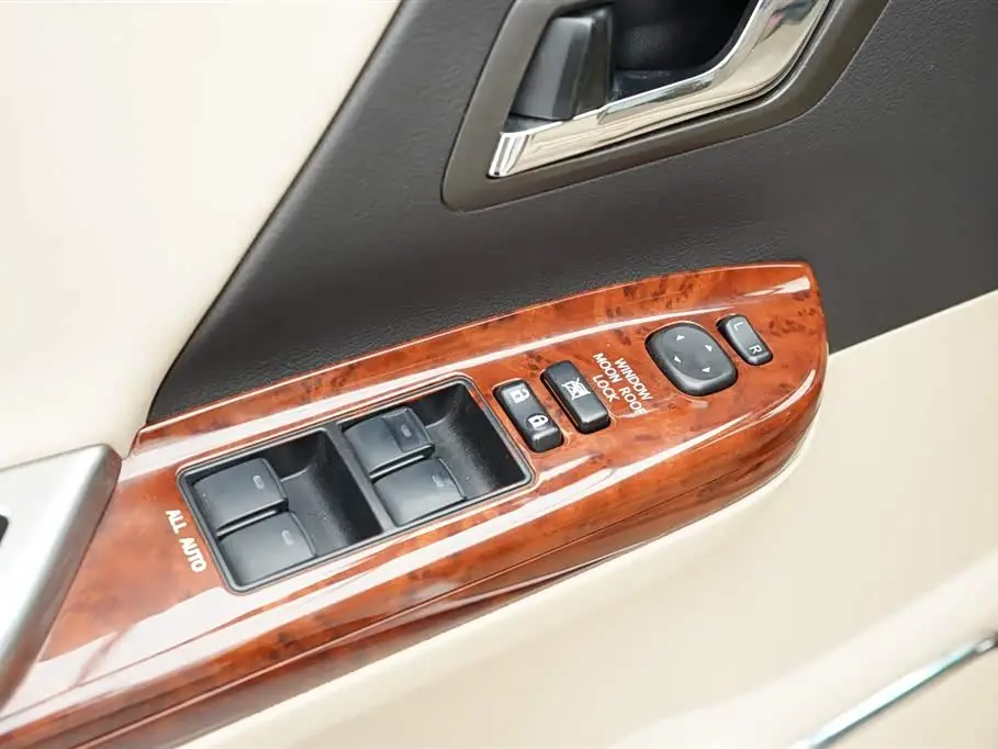 Toyota Alphard 2010 — ფოტო 10/20