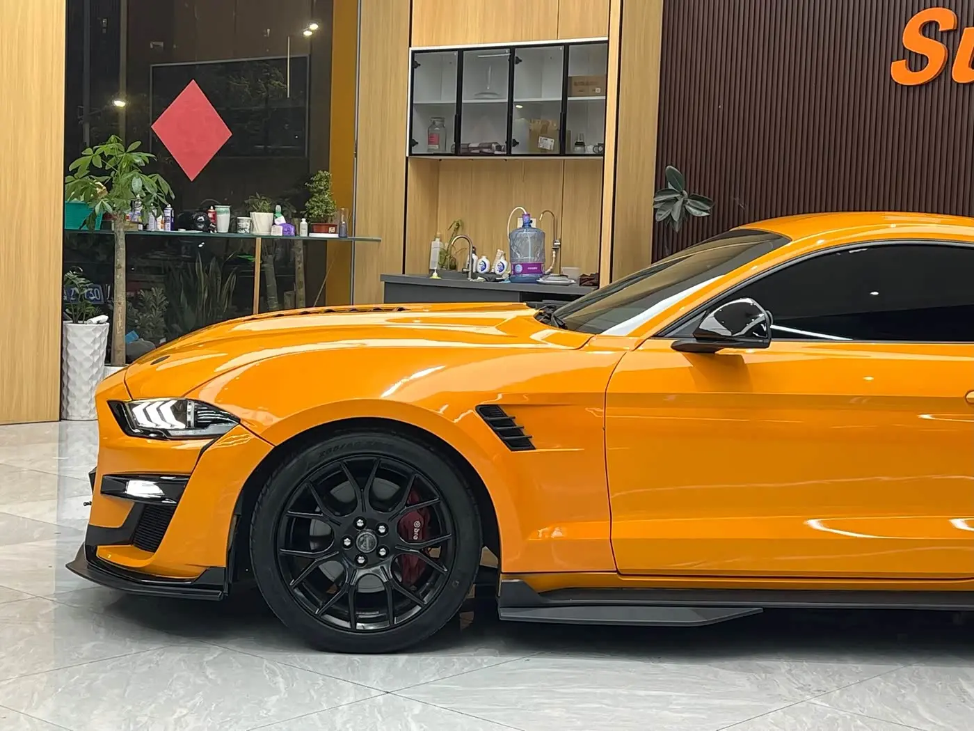 Ford Mustang 2019 — Фото 13/20