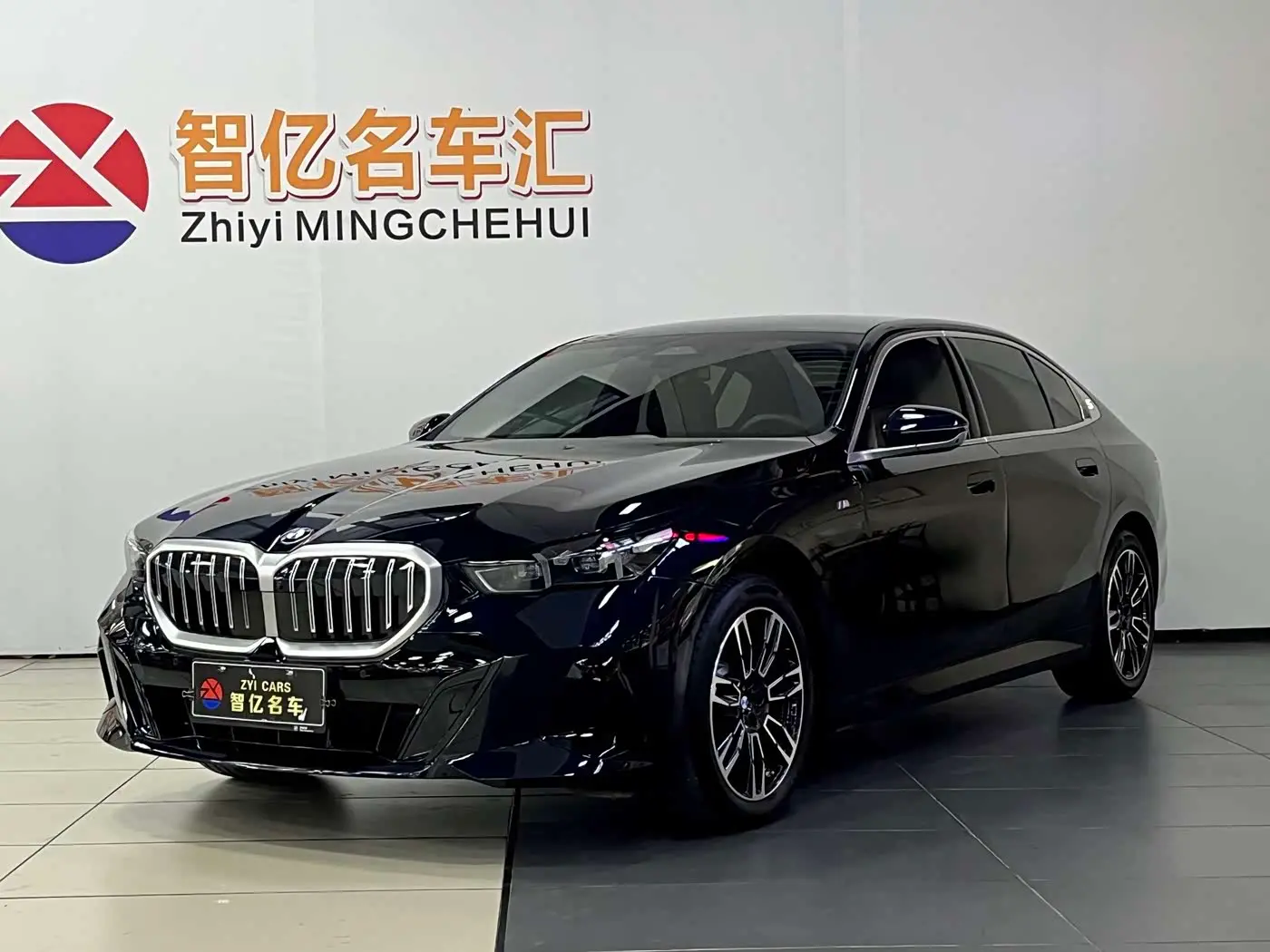 BMW 5 Series 2025 — Photo 1/13