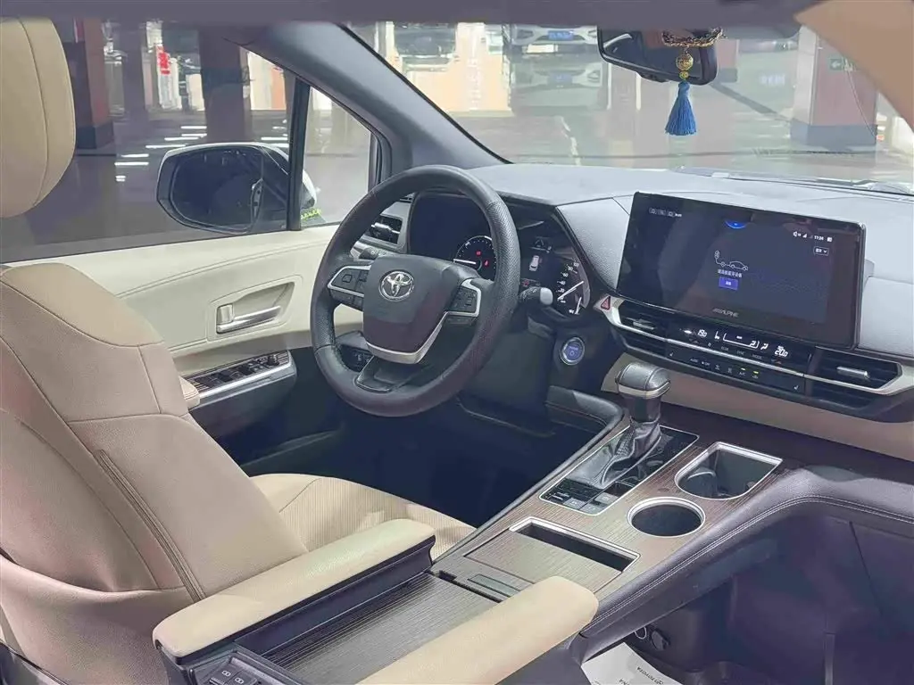 Toyota Sienna 2022 — Şəkil 10/19