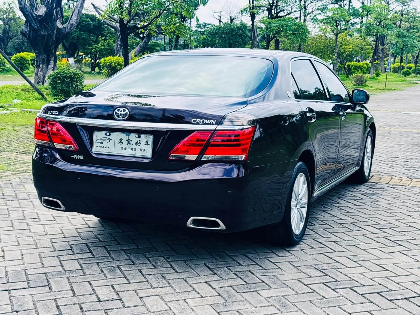 Toyota Crown 2012 — Photo 6/20