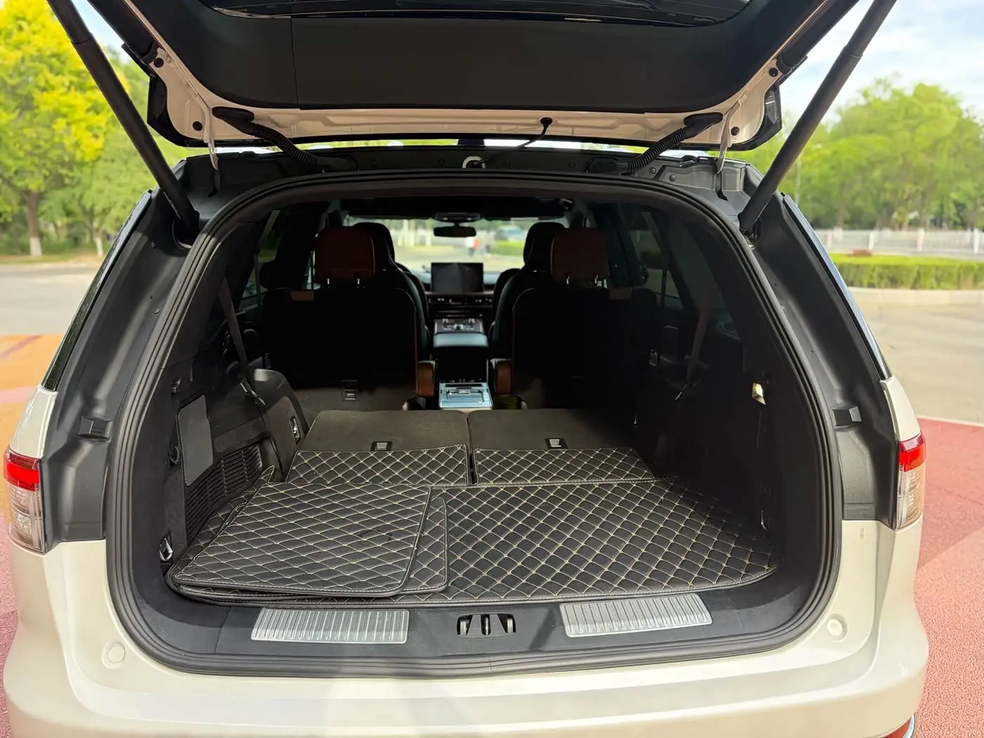 Lincoln Aviator 2021 — Photo 8/19