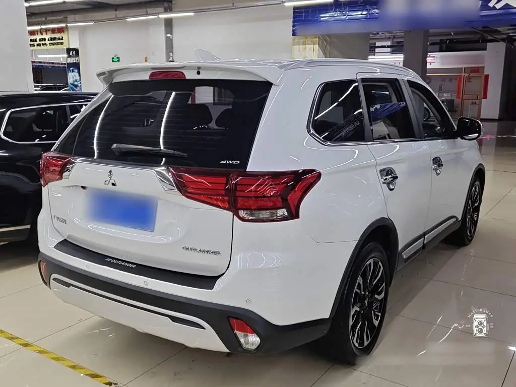 Mitsubishi Outlander 2021 — Şəkil 7/20