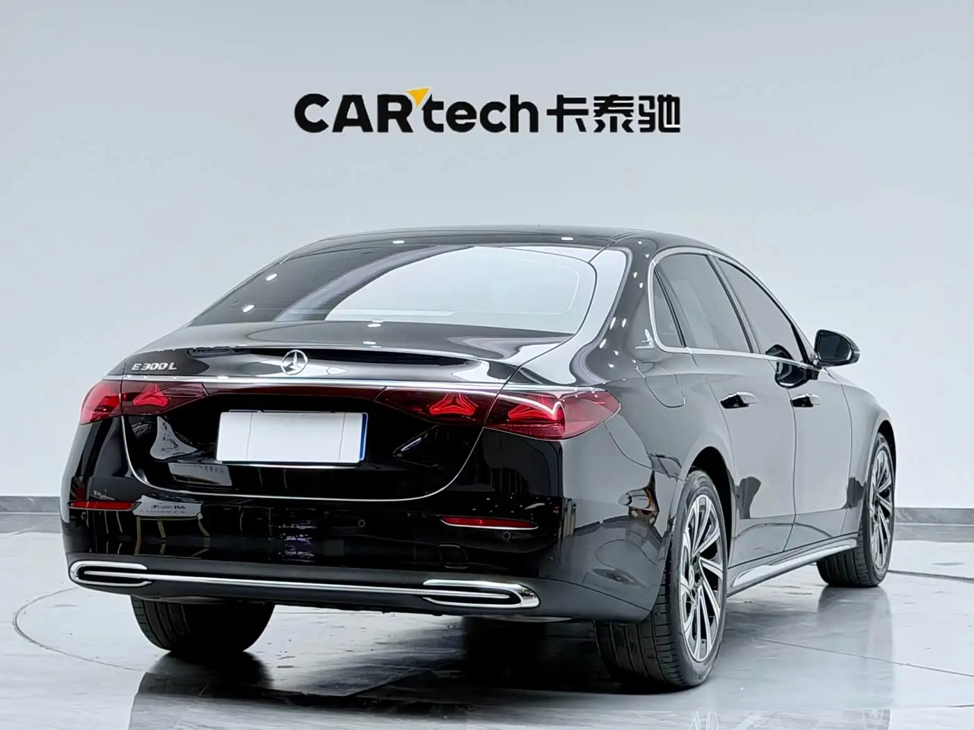 Mercedes-Benz E-Class 2025 — Photo 8/20